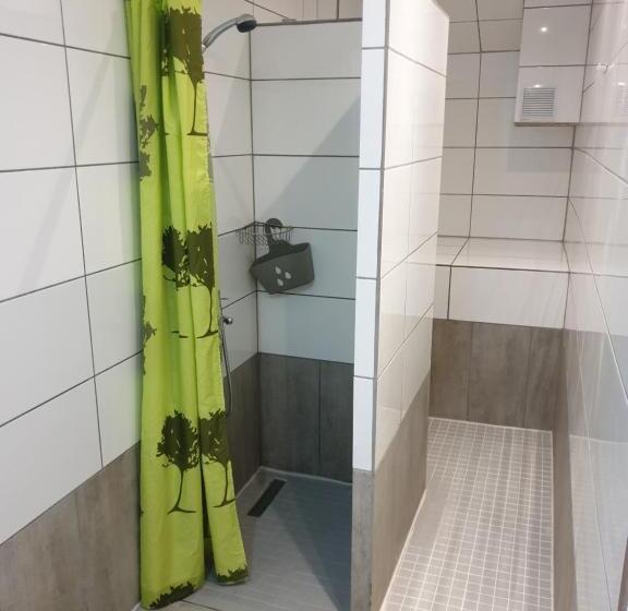 Номер Стандарт Четырехместный Совместный Санузел, Pension Citytravel