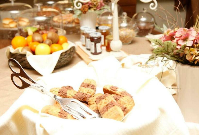 غرفة قياسية ثلاثية, Villa Clementina