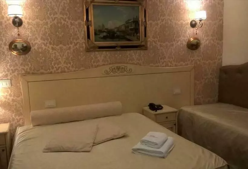 Standard Neljän Hengen Huone, Villa Clementina