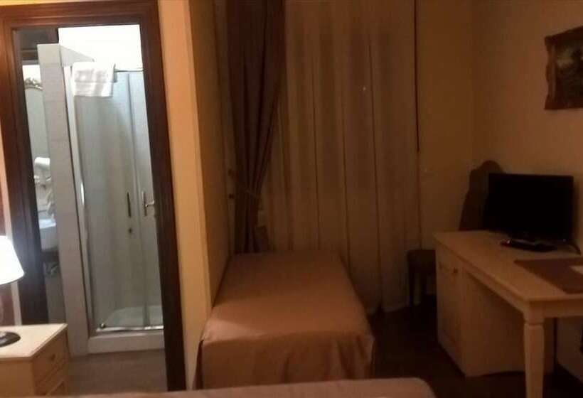 غرفة قياسية ثلاثية, Villa Clementina