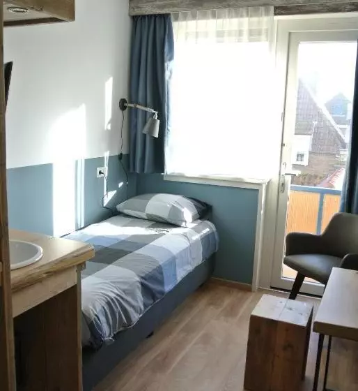 浴室共有シングルベーシックルーム, Bed&breakfast Aan Strand