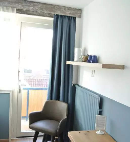 浴室共有シングルベーシックルーム, Bed&breakfast Aan Strand