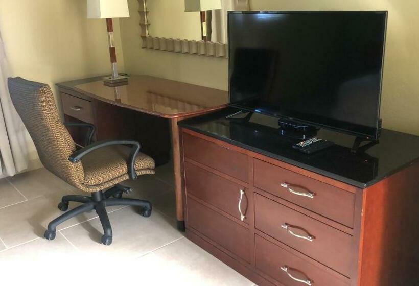 استودیوی استاندارد, Carl S Unique Inn & Conference Facilities