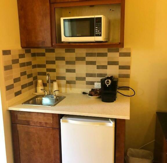 استودیوی استاندارد, Carl S Unique Inn & Conference Facilities