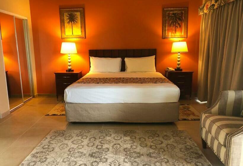 استودیوی سوپریور, Carl S Unique Inn & Conference Facilities