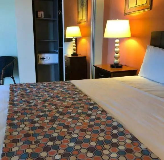 استودیوی سوپریور, Carl S Unique Inn & Conference Facilities
