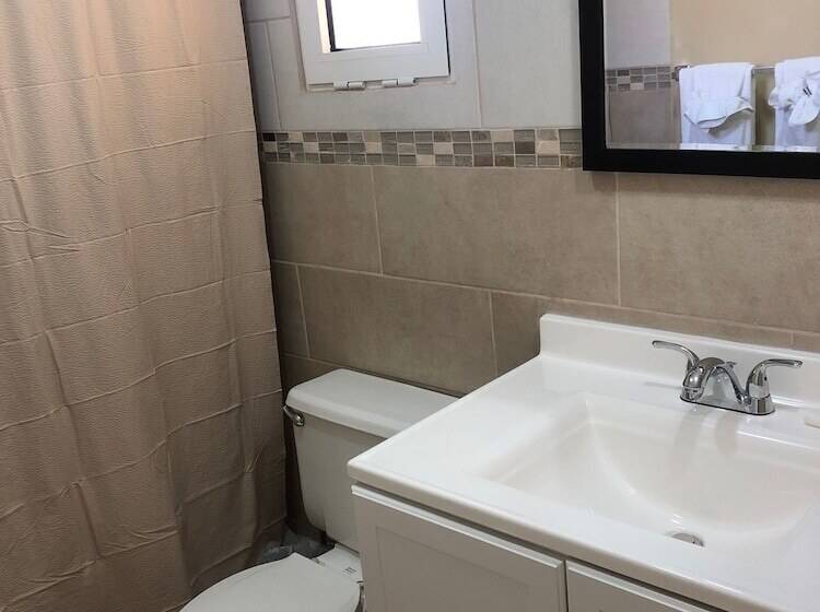 استودیوی لوکس, Carl S Unique Inn & Conference Facilities