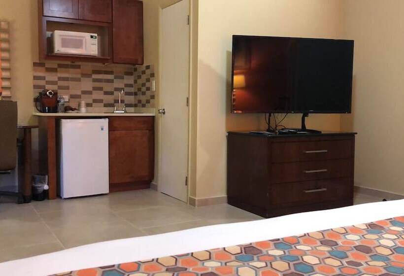 استودیوی لوکس, Carl S Unique Inn & Conference Facilities