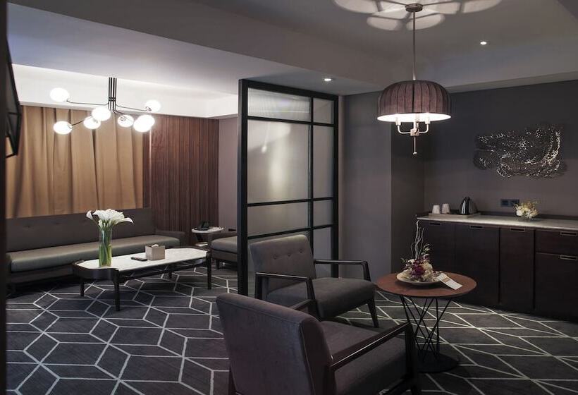 سوییت سوپریور, The Lotus Hotel Chongqing