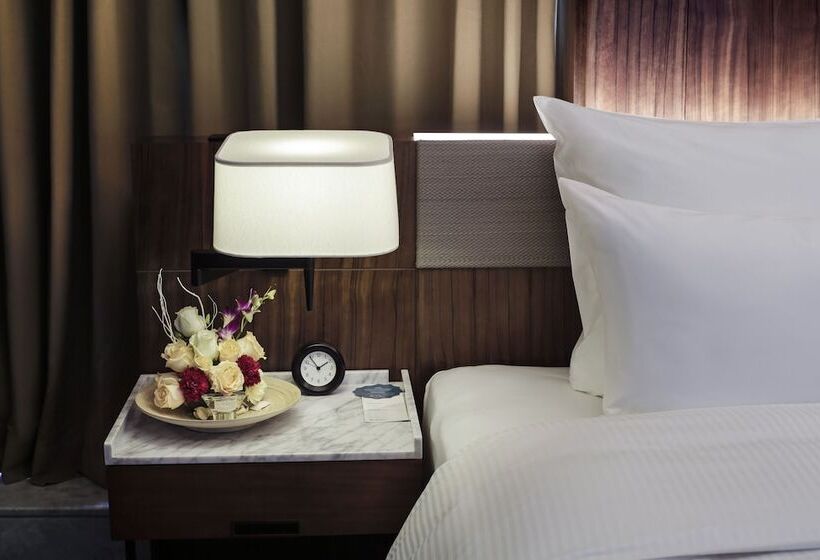 سوییت سوپریور, The Lotus Hotel Chongqing