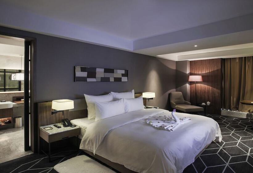 سوییت سوپریور, The Lotus Hotel Chongqing