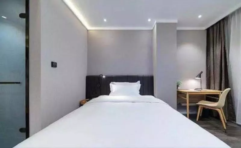 Habitació Estàndard, Hanting