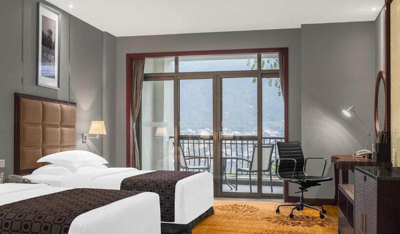 ファミリールーム, Country Garden Phenix