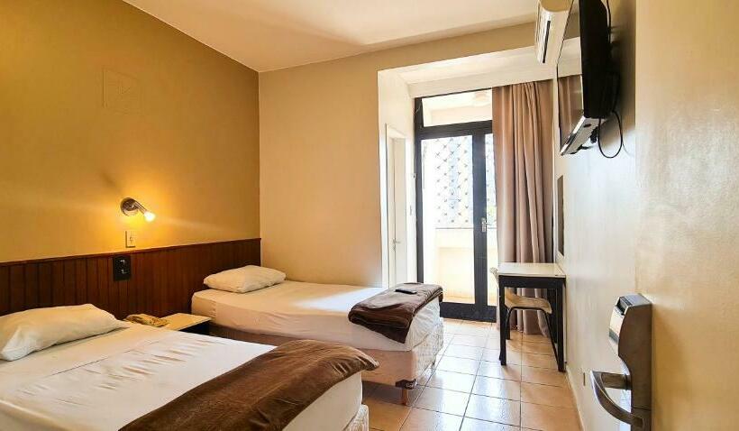 高级大房间, El Pilar