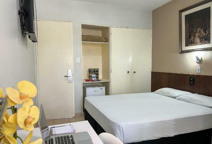 高级大房间, El Pilar