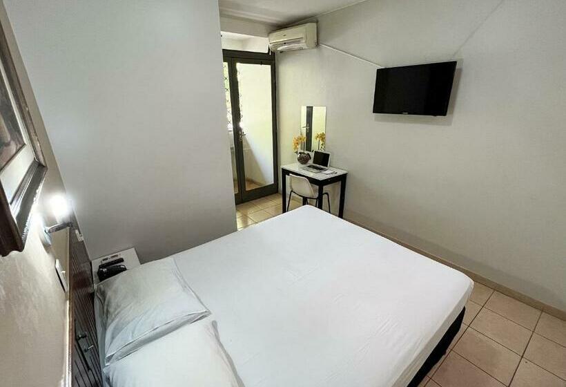 高级大房间, El Pilar