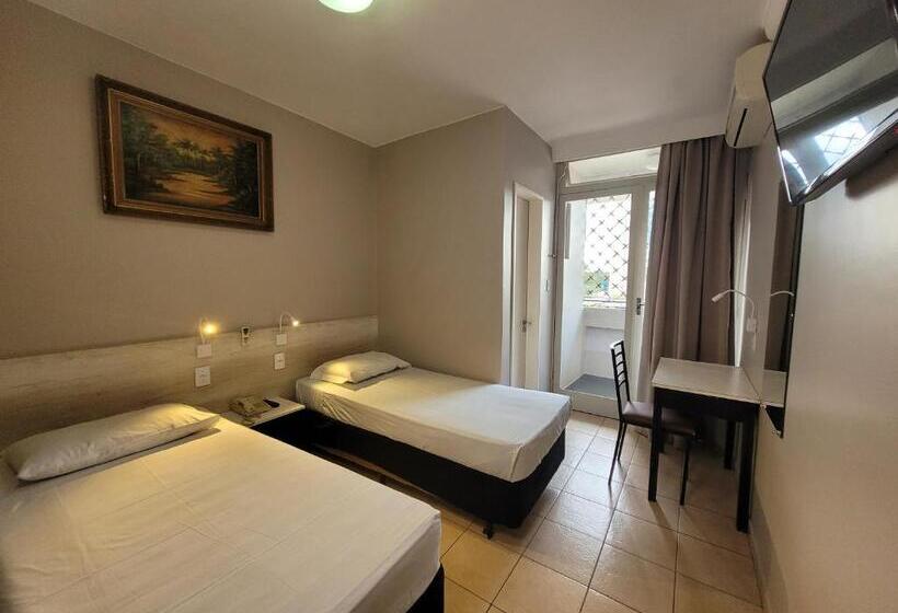 高级大房间, El Pilar