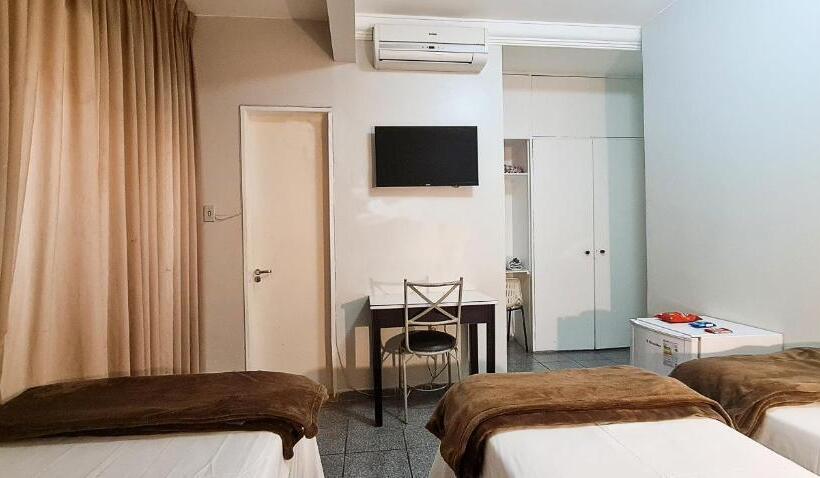 标准三人间, El Pilar