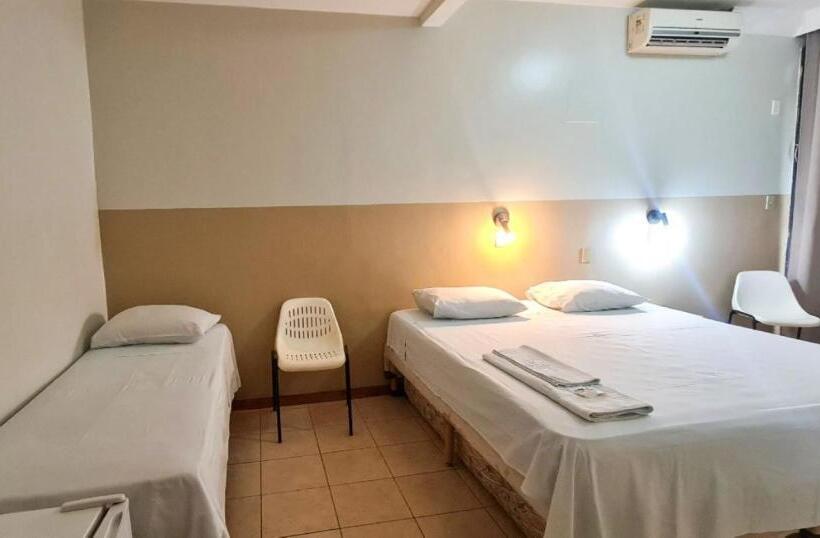 标准三人间, El Pilar