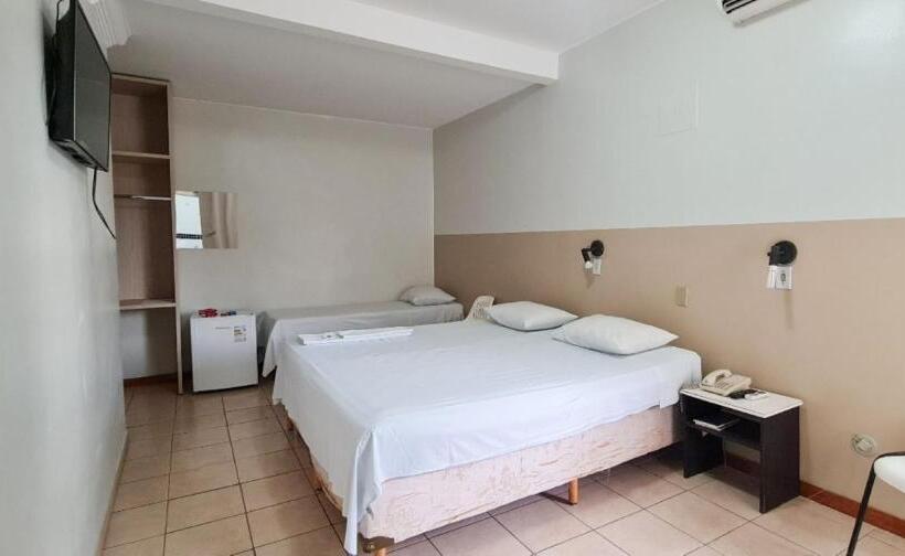 标准三人间, El Pilar