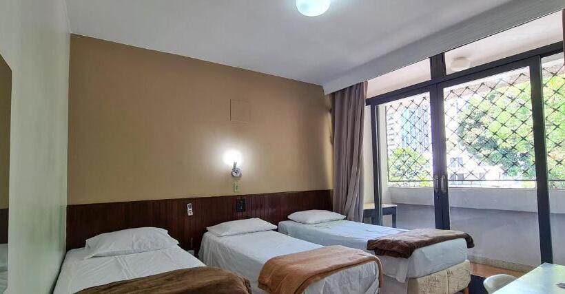 高级三人间, El Pilar