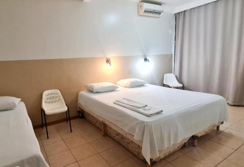 高级三人间, El Pilar