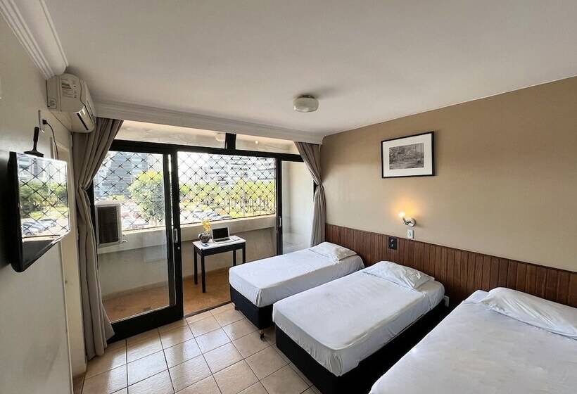 高级三人间, El Pilar