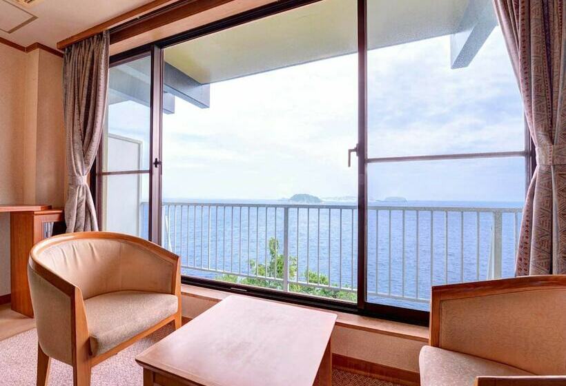 غرفة عائلية, Himakaso