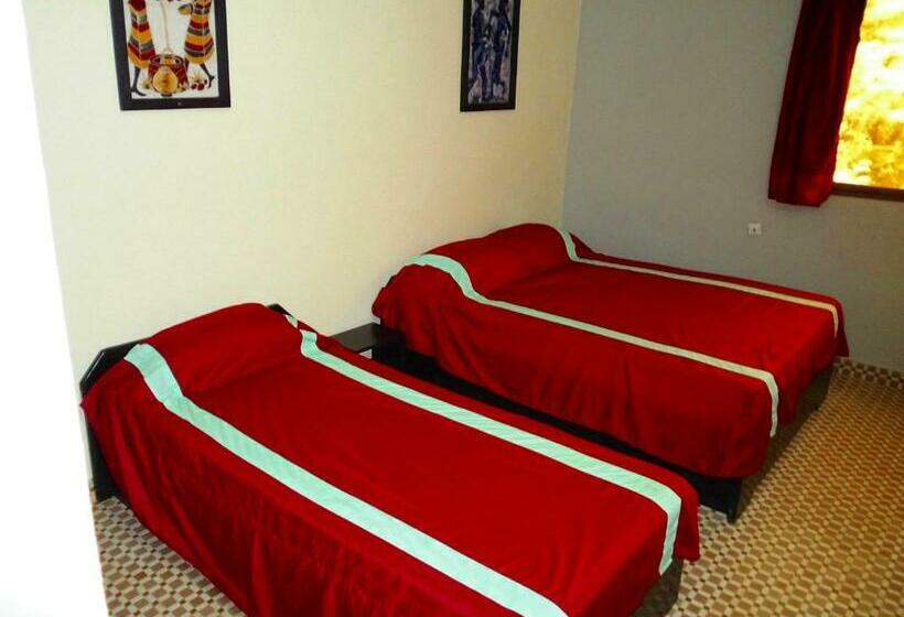 اتاق استاندارد سه نفره, Kavana