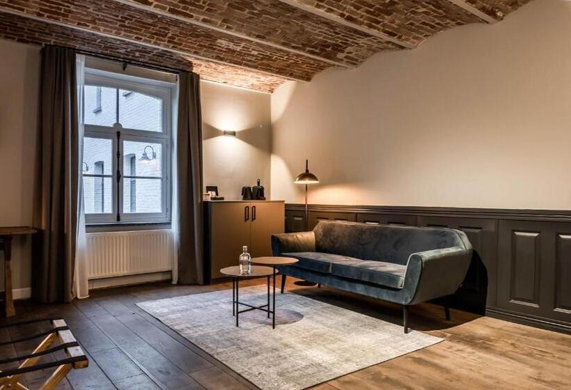 Полулюкс, Landgoed Altenbroek