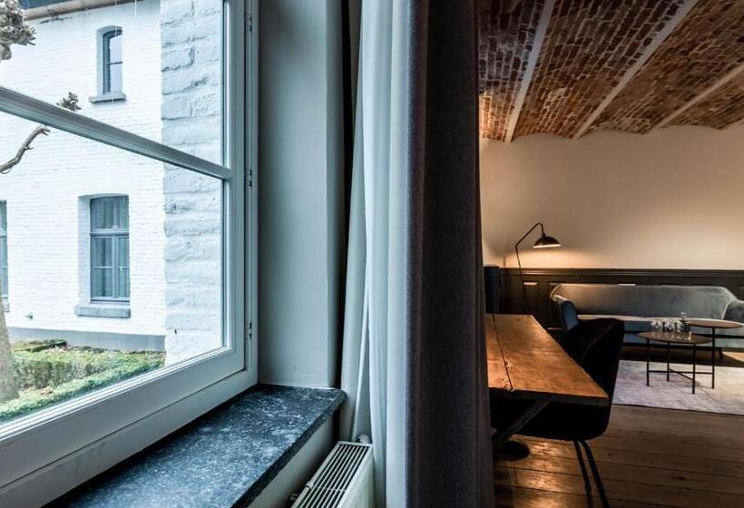 Полулюкс, Landgoed Altenbroek