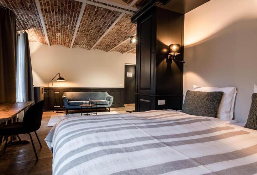 Полулюкс, Landgoed Altenbroek