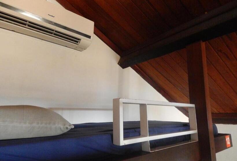 سرير فى غرفة مشتركه, Laranjeiras Hostel