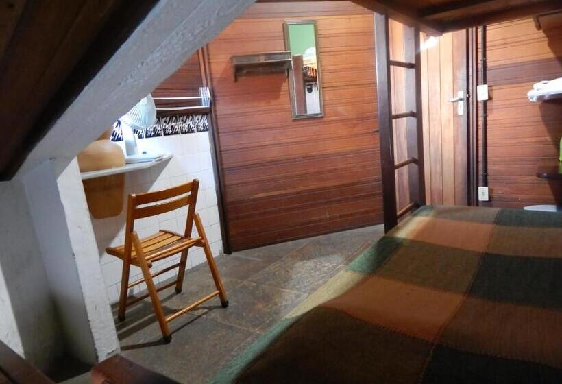 스탠다드 룸 공동 욕실, Laranjeiras Hostel
