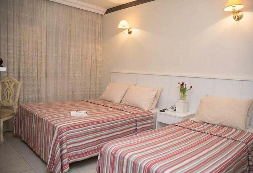 デラックストリプルルーム, Mariano Palace