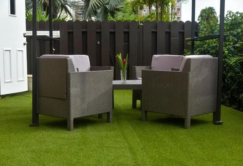 استودیوی لوکس, Melbourne Inn