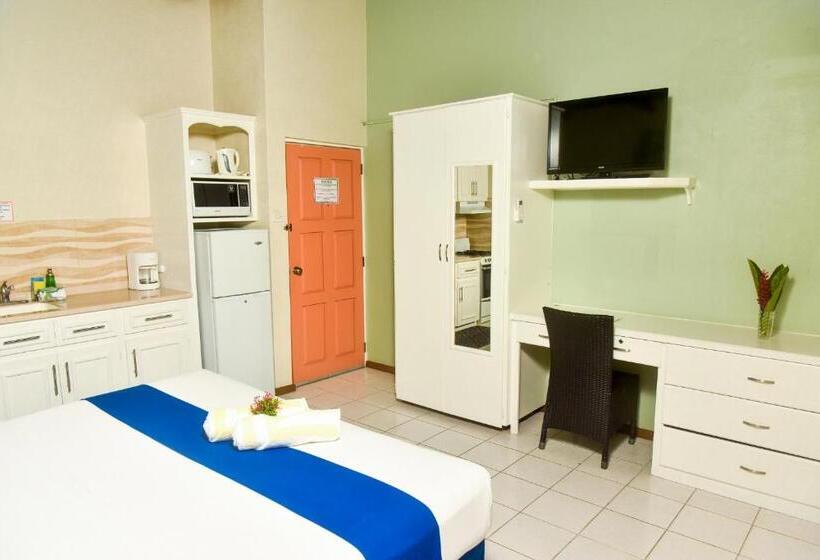 استودیو استاندارد با چشم‌انداز استخر, Melbourne Inn
