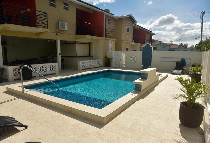 اتاق استاندارد با چشم‌انداز استخر, Melbourne Inn