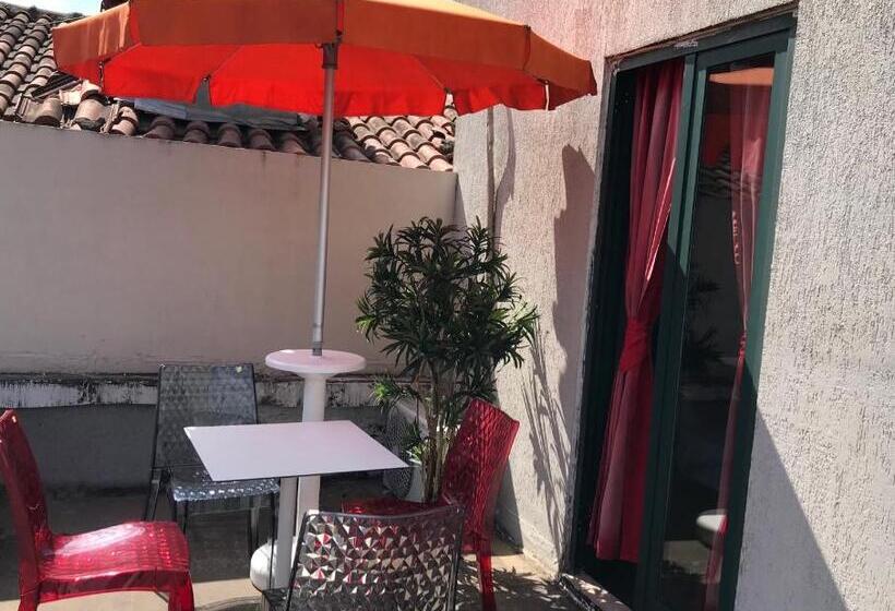 Appartamento 1 Camera da Letto con Terrazza, Rimini Tirana