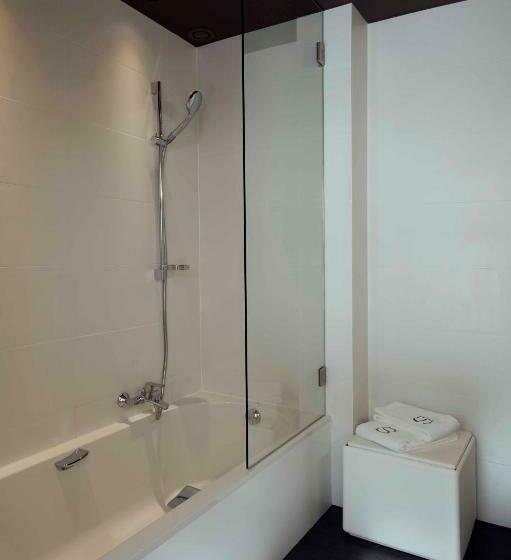 스탠다드 트리플 룸, Square