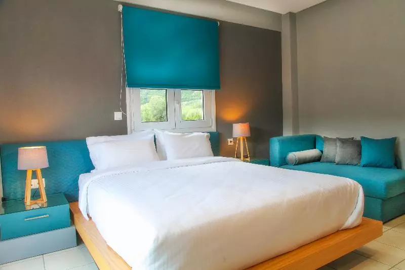 استودیوی استاندارد, Olive Grove Resort