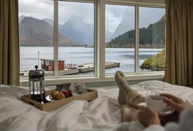 Deluxe Suite Sea View, Sagafjord Hotel   By Classic Norway Hotels