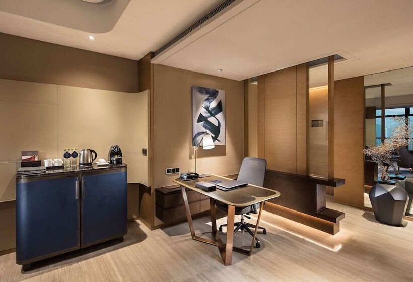 Люкс Повышенной Комфортности, Hilton Jinan South Hotel & Residences