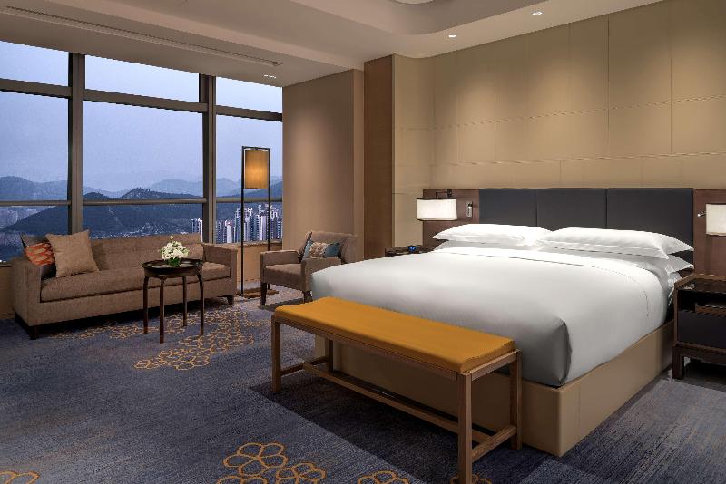 带大床的套房, Hilton Jinan South Hotel & Residences