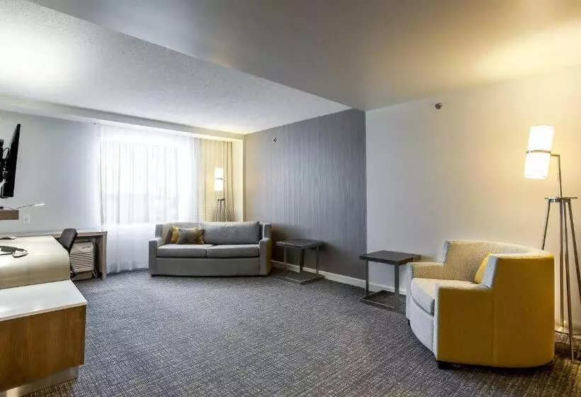 Sviitti King-vuode, Courtyard By Marriott Montreal West Island/baie D’urfe
