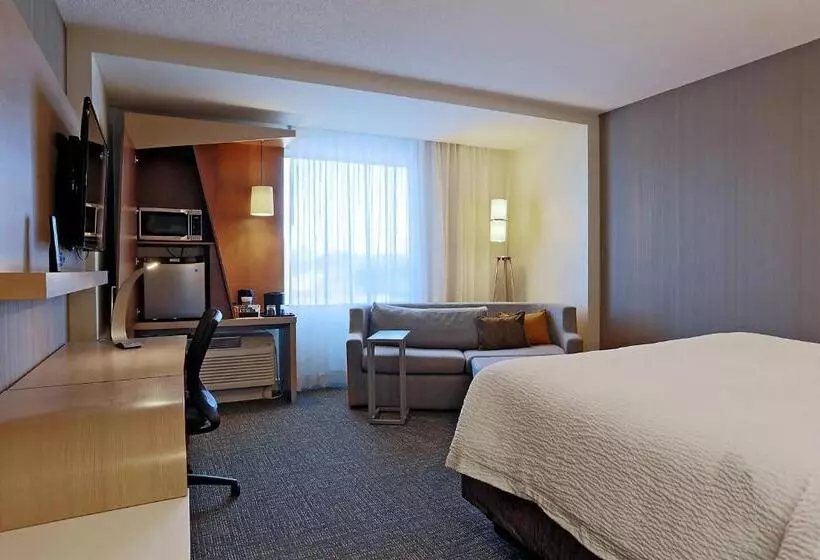 Standard-huone King-vuode, Courtyard By Marriott Montreal West Island/baie D’urfe