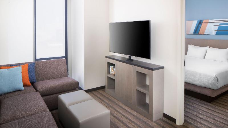 キングサイズベッドのスタンダードルーム, Courtyard By Marriott Montreal West Island/baie D’urfe