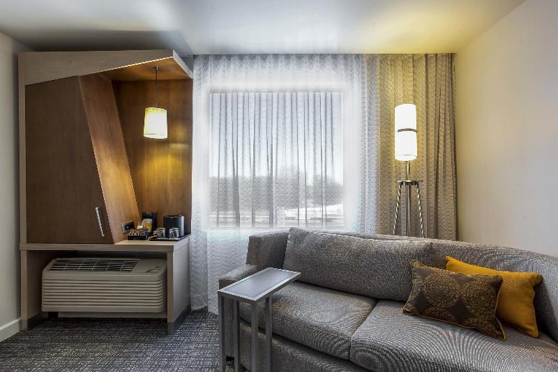 キングサイズベッドのスタンダードルーム, Courtyard By Marriott Montreal West Island/baie D’urfe