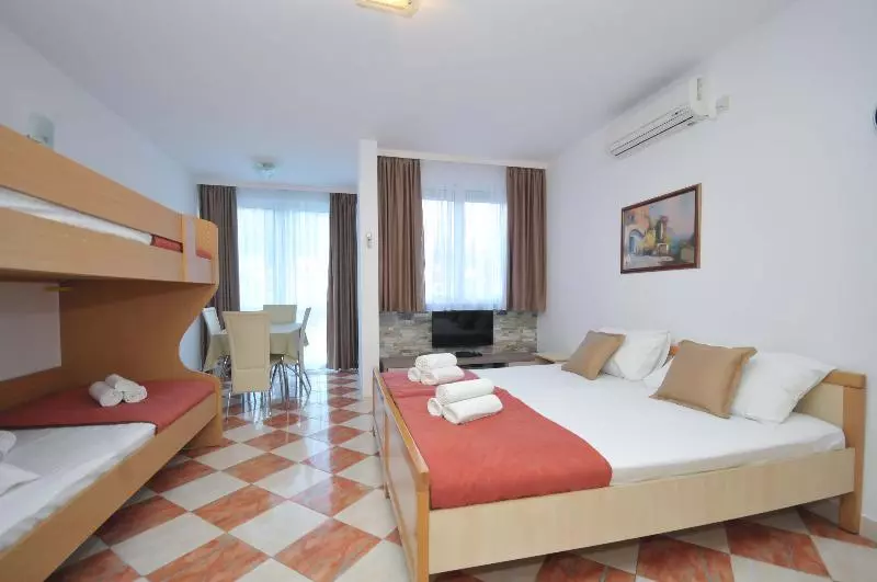 استودیوی استاندارد, D&d Apartments 3