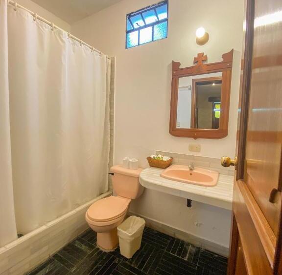 اتاق لوکس با تخت بزرگ, El Carmen Suites
